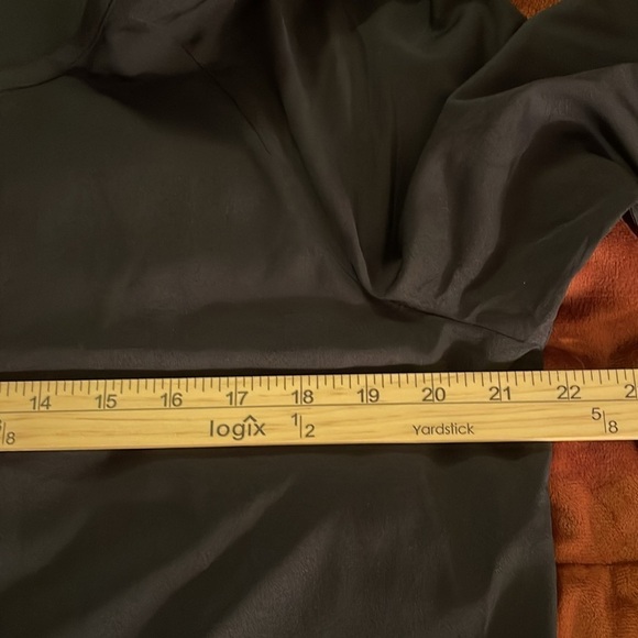 Banana Republic Long-Sleeved, key whole Neck Navy Blue Blouse button cuff size L - Picture 11 of 14